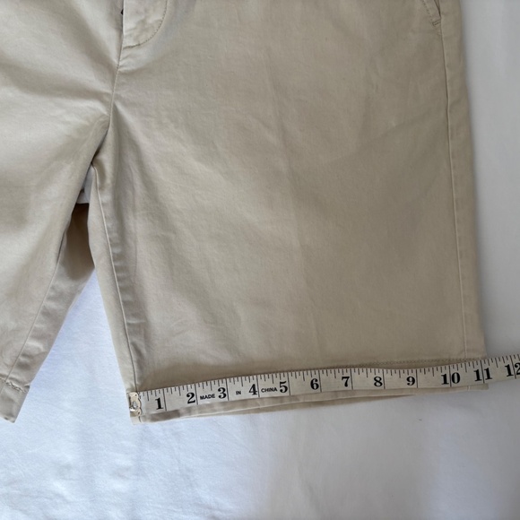 Tommy Hilfiger Men's Classic Fit Flat Front Shorts‎ - Size 36. - Picture 10 of 12